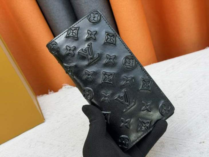 Picture of Louis Vuitton Wallets _SKUfw221566683fw